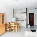 93 - Bilocale Vista Mare Con Terrazzo E Parking Coperto